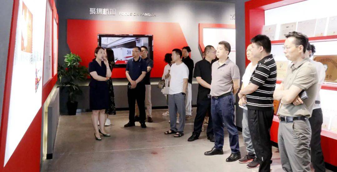 PP电子 PP电子平台西南交大四川新商界建筑企业一行考察杭加新材(图2)