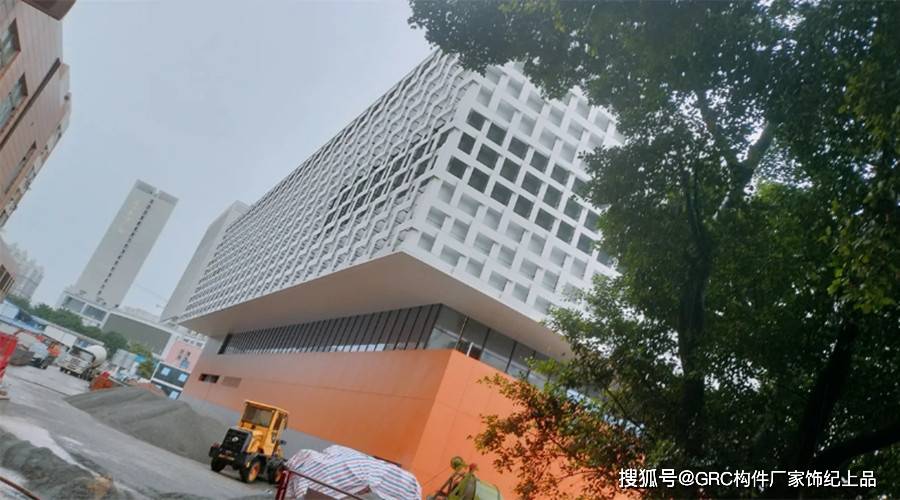 UHPC幕墙板建筑表面材料：开启建筑PP电子 PP电子平台界的全新时代(图2)