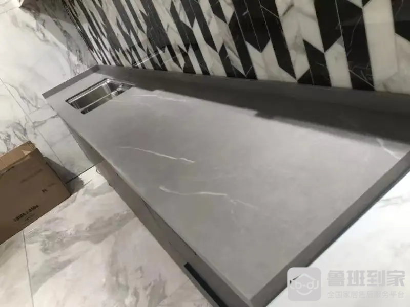 PP电子 PP电子平台岩板是什么？优缺点是什么？(图2)