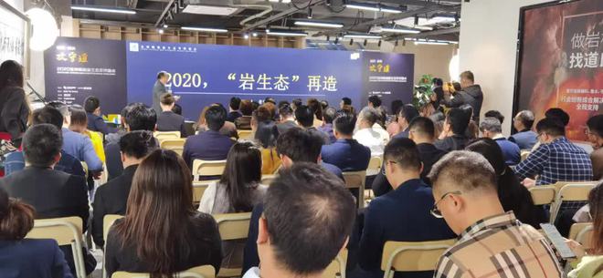 PP电子 PP电子平台官宣丨LABOBO全岩板家居获2020年度中国岩板创领品牌TOP10(图1)