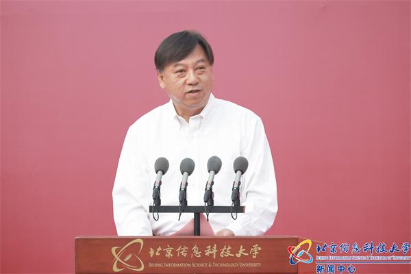 PP电子 PP电子平台新学期迎“新掌门” 信息科大校长郭福寄语新生：做有中国心的创新派(图1)