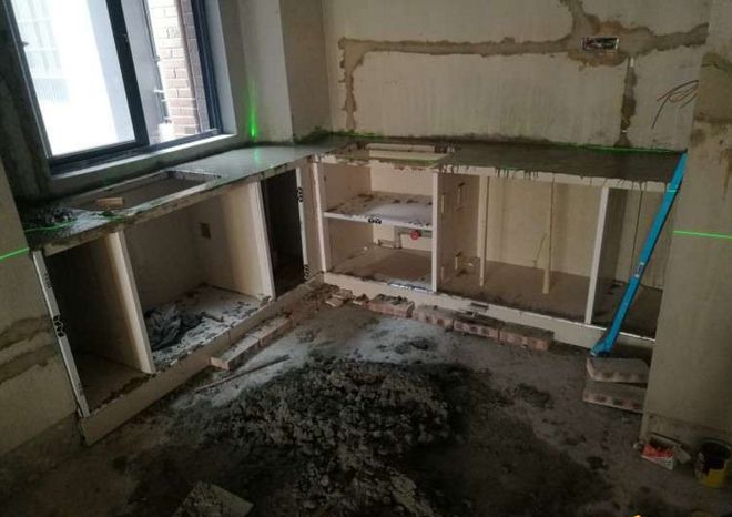 PP电子 PP电子平台穷小伙打造瓷砖橱柜完工后邻居赞不绝口！便宜实用没得挑！(图6)
