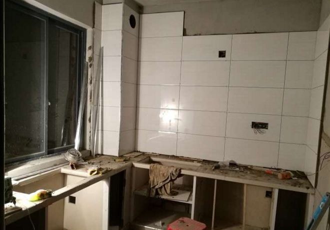 PP电子 PP电子平台穷小伙打造瓷砖橱柜完工后邻居赞不绝口！便宜实用没得挑！(图8)