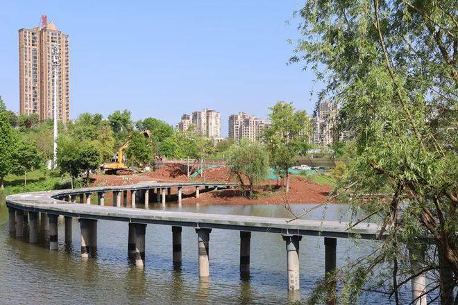 PP电子 PP电子平台足球场、篮球场、儿童游乐园……鹭栖湖体育公园加紧建设中(图1)